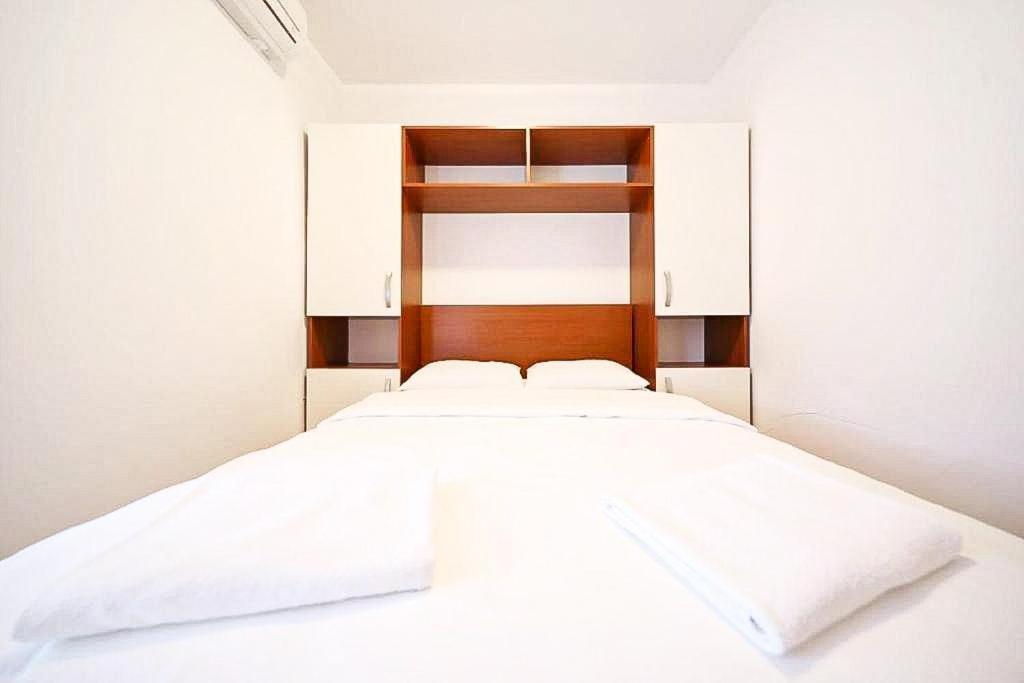 Apartmani "Jadran" Паг Екстериор снимка
