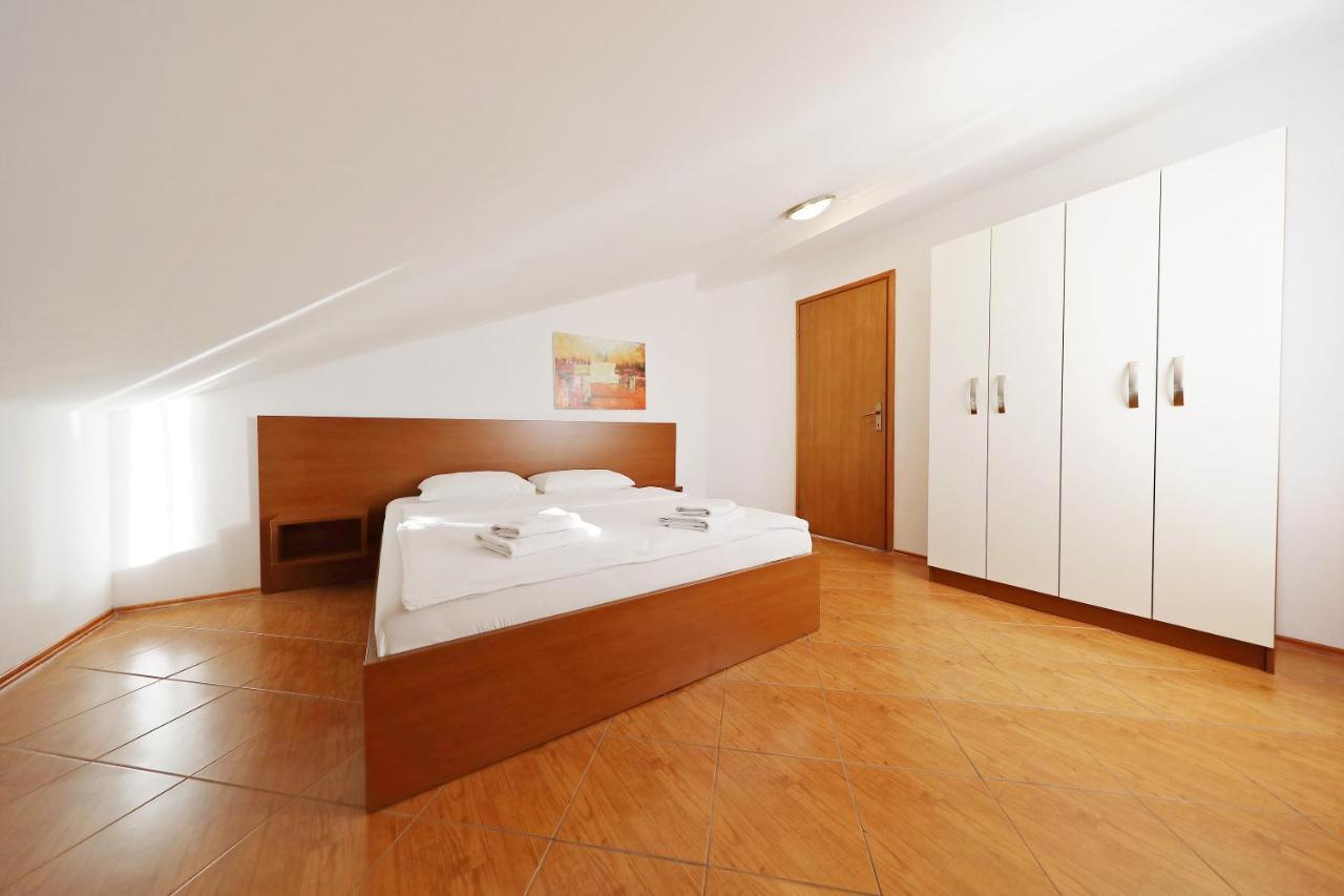 Apartmani "Jadran" Паг Екстериор снимка