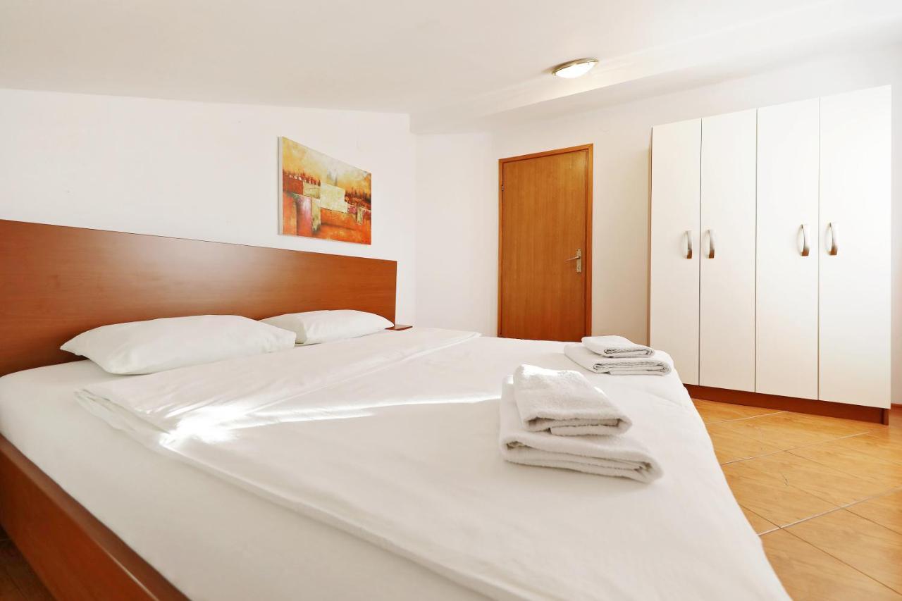 Apartmani "Jadran" Паг Екстериор снимка