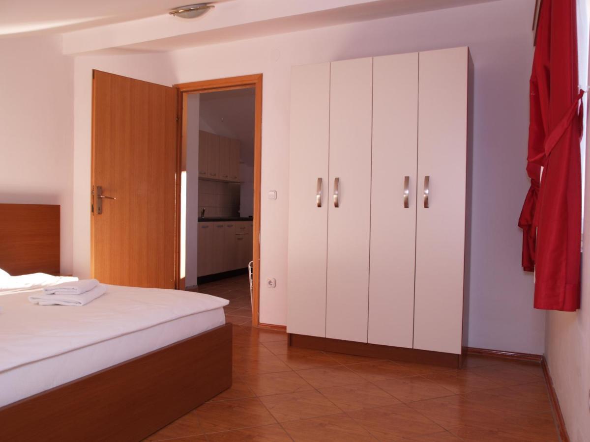 Apartmani "Jadran" Паг Екстериор снимка