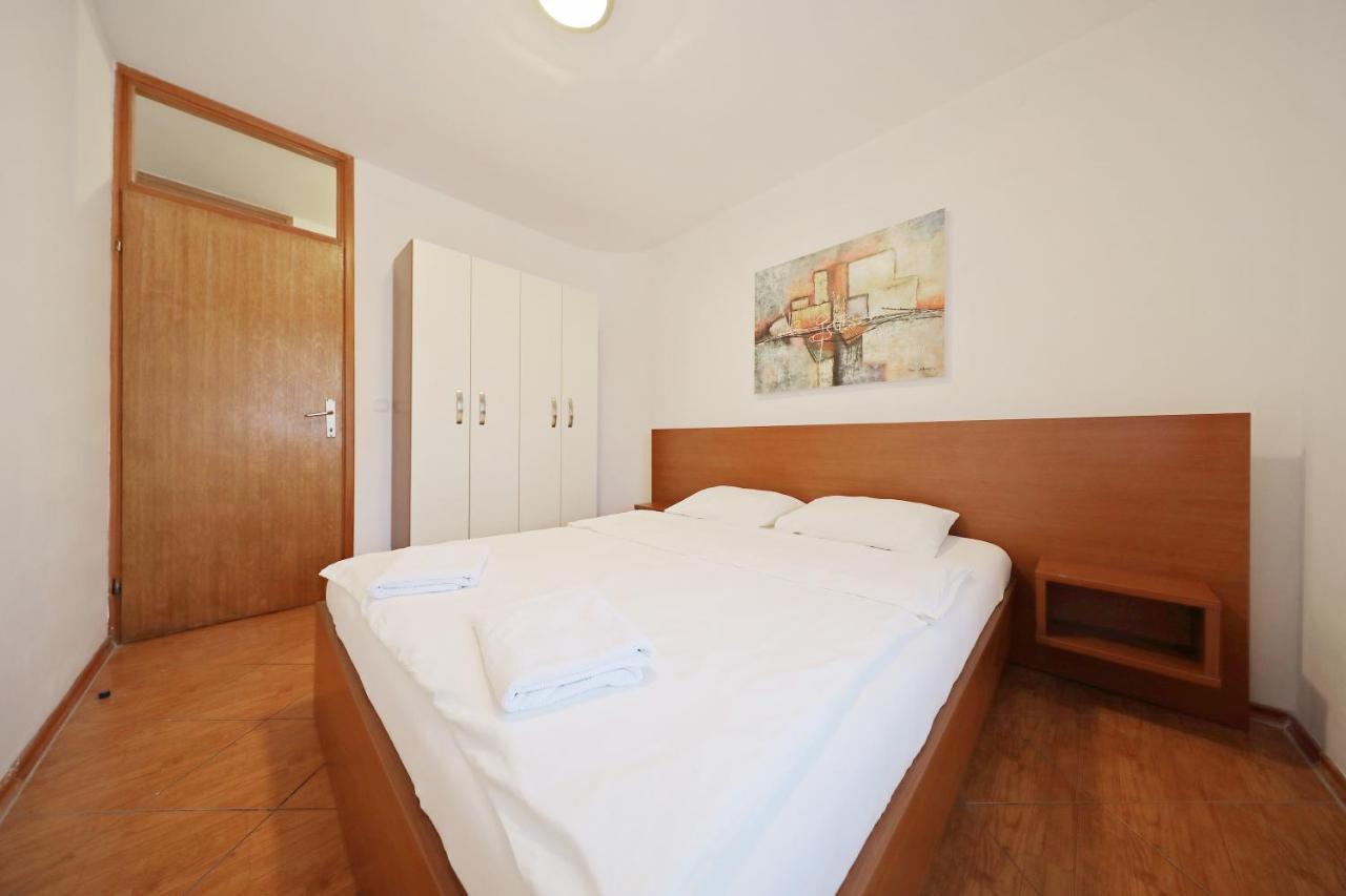 Apartmani "Jadran" Паг Екстериор снимка