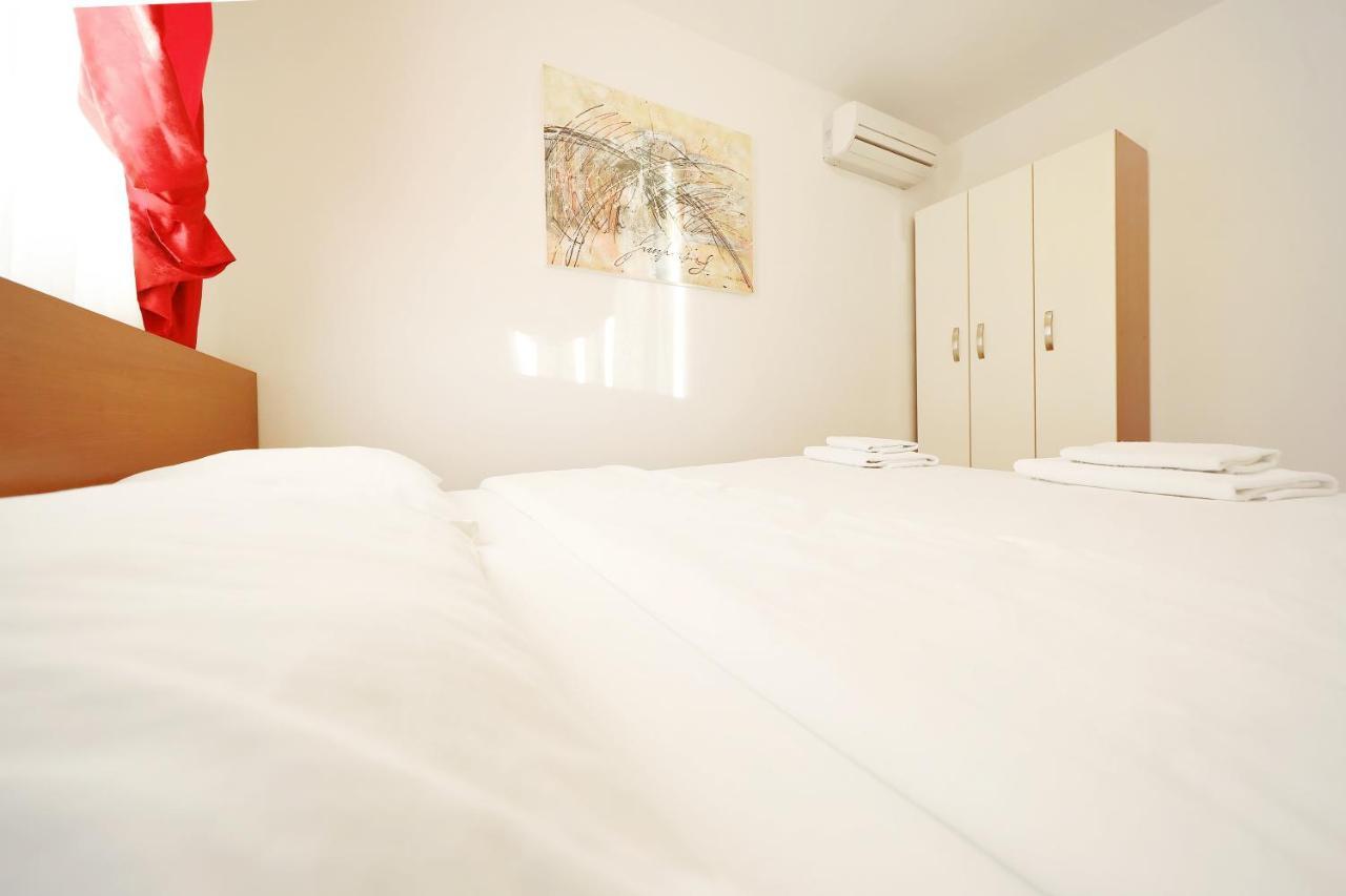 Apartmani "Jadran" Паг Екстериор снимка