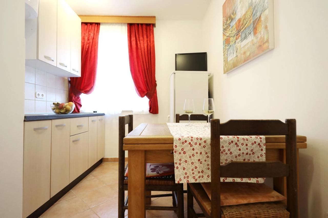 Apartmani "Jadran" Паг Екстериор снимка