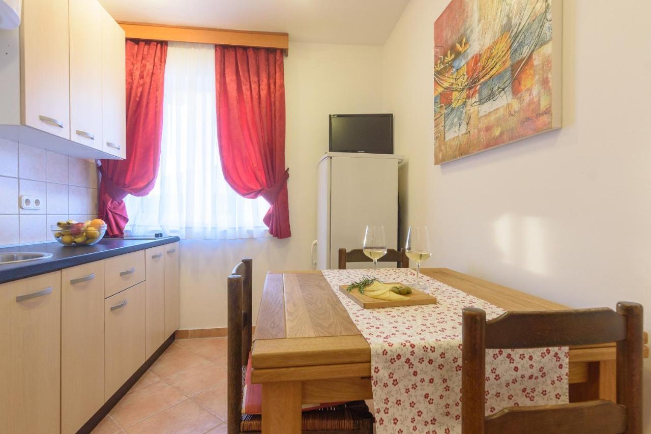 Apartmani "Jadran" Паг Екстериор снимка